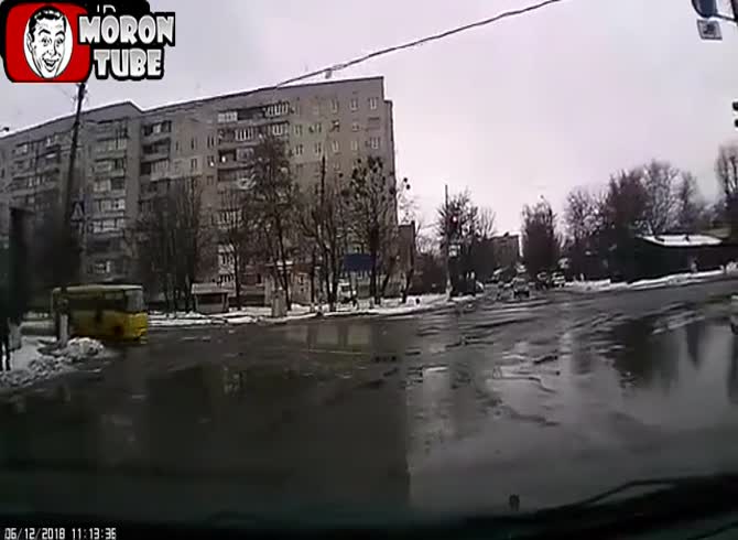 Video :When a judoka stumbles while crossing the street in Ukraine
